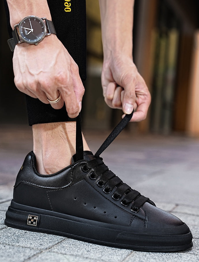 Herresneakers med Skjult 6 cm Løft – Tidløs Stil i Hvit eller Svart (Str. 37–46)