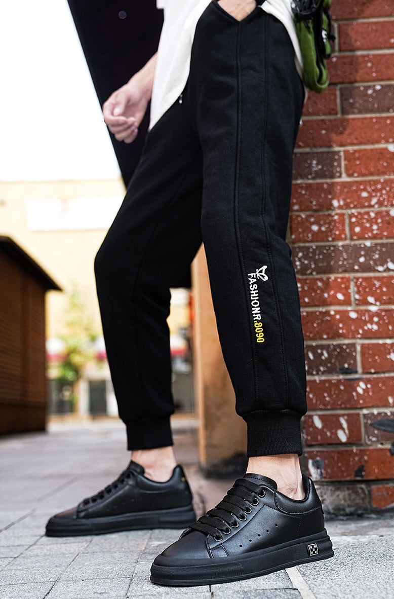 Herresneakers med Skjult 6 cm Løft – Tidløs Stil i Hvit eller Svart (Str. 37–46)