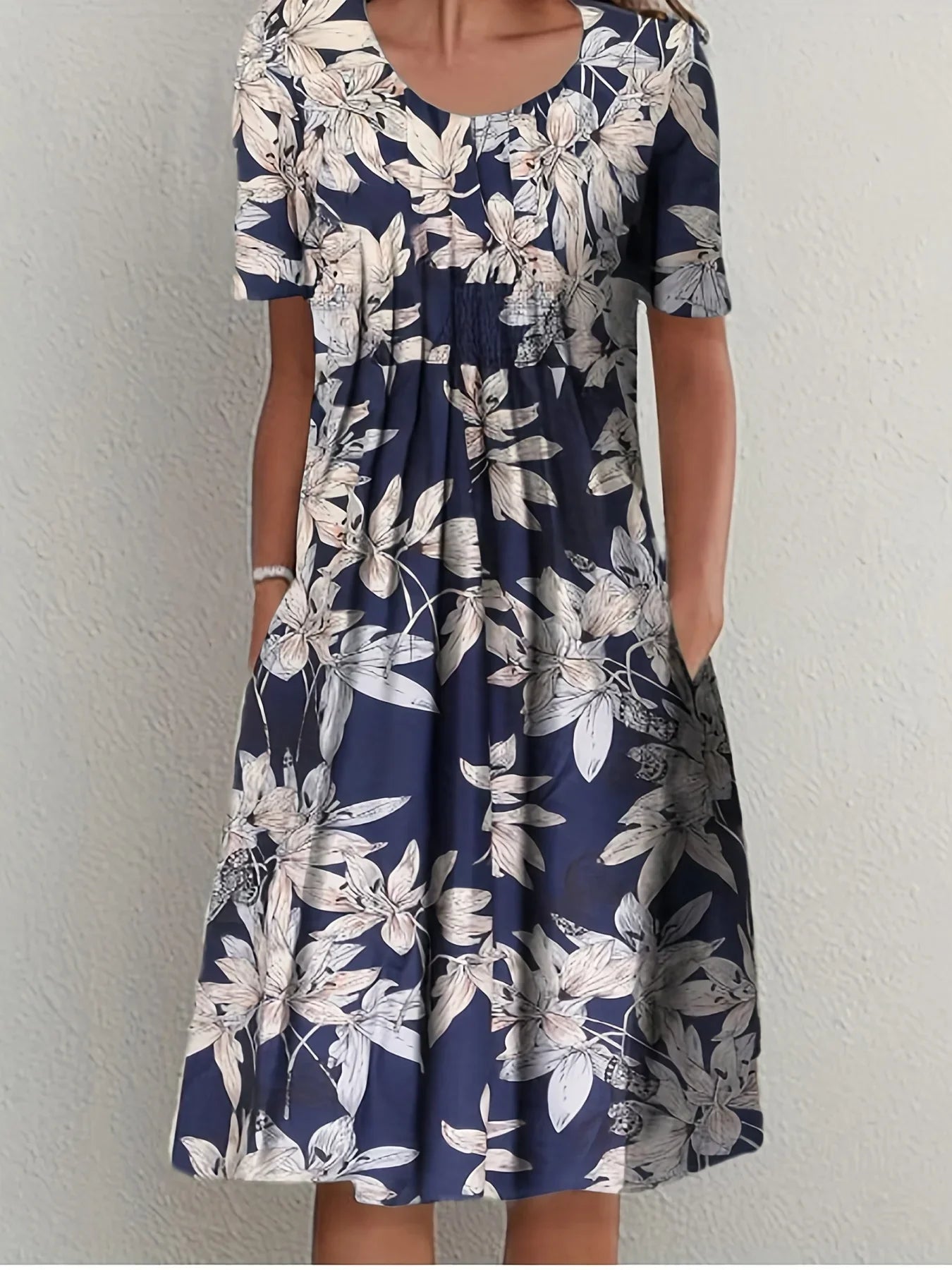 Elegant Sommerkjole med Vidt Skjørt – Rund Hals og Kort Erm med Blomsterprint (2024 Nyhet)