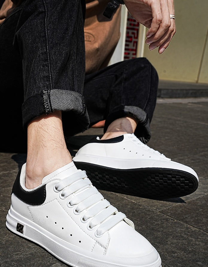 Herresneakers med Skjult 6 cm Løft – Tidløs Stil i Hvit eller Svart (Str. 37–46)